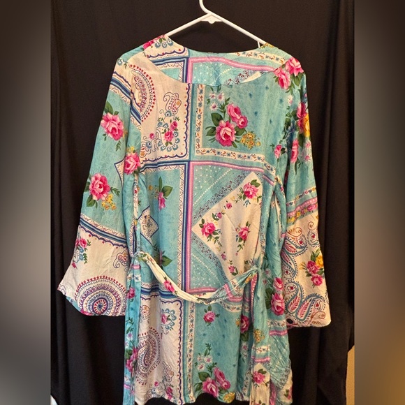 Plum Pretty Sugar Other - Plum Pretty Sugar Blue and Pink 100% Silk Short Robe Women’s XL
